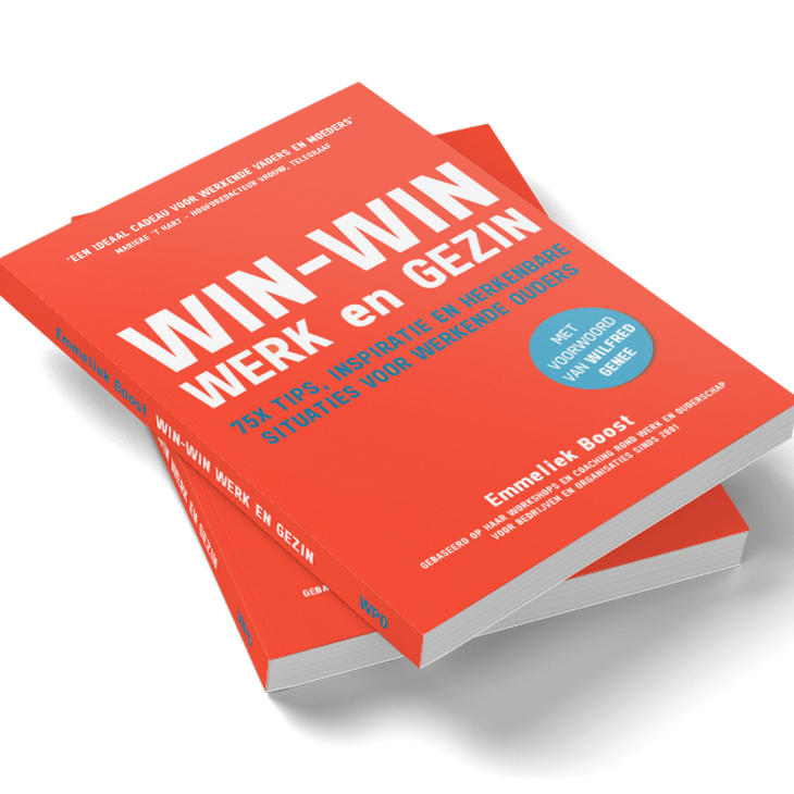 Twee boeken schuin op elkaar gestapeld met oranje cover waarop staat Win-Win werk en gezin.