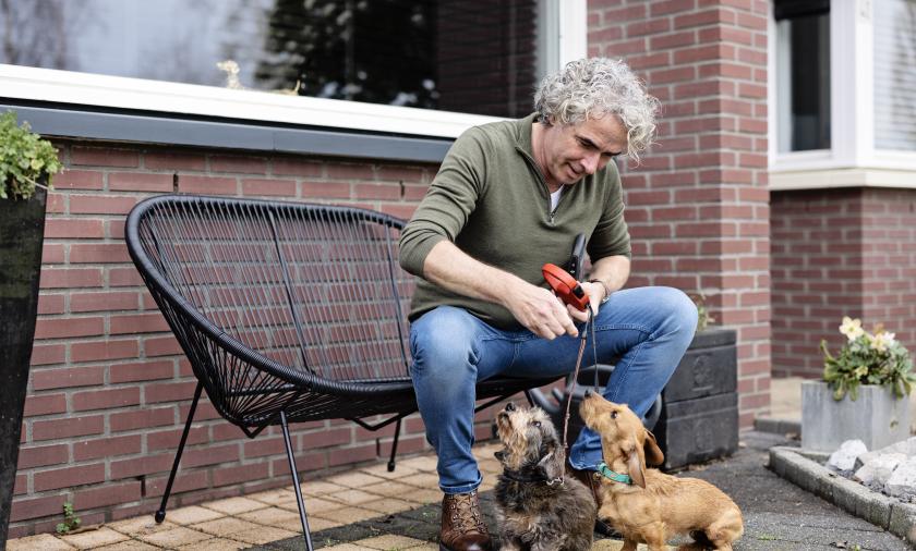 Foto Leon in de tuin met zijn honden