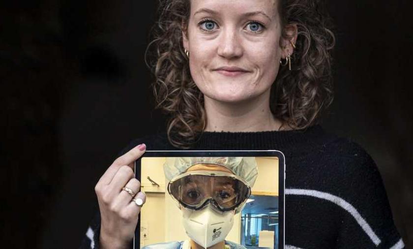 De Telegraaf 27/11/2020: Laurianne de Vos toont hoe zij ingepakt de patiënten op de ic behandelt. Ⓒ THIJS ROOIMANS
